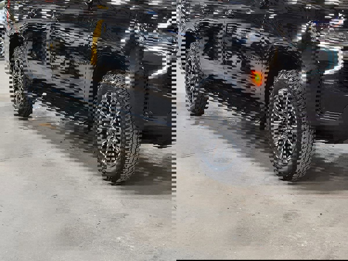 Used 2021 Chevrolet Suburban Z71 image 16