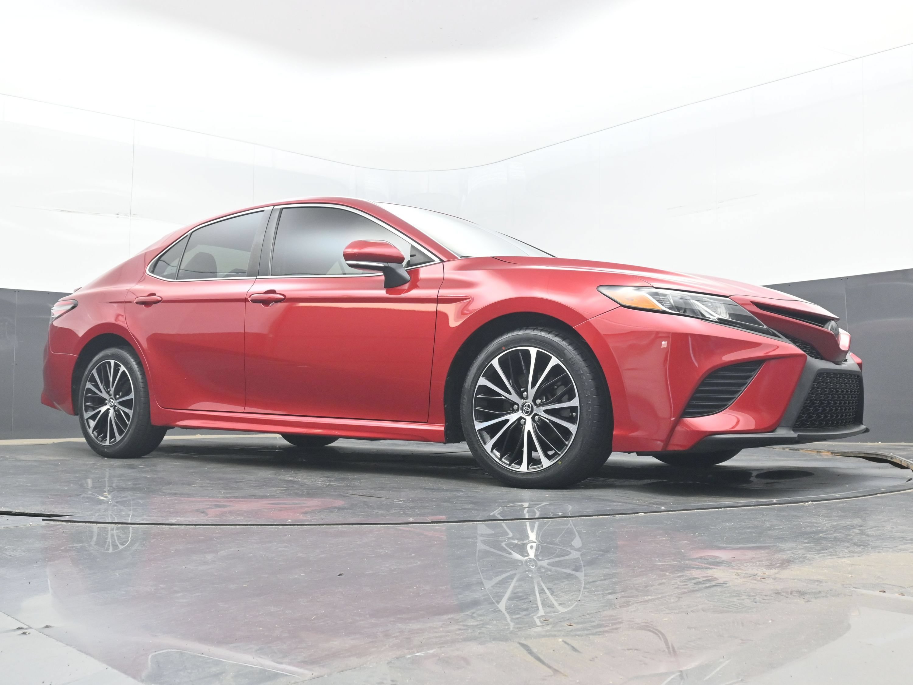 Used 2019 Toyota Camry SE w/ Convenience Package FWD image 21