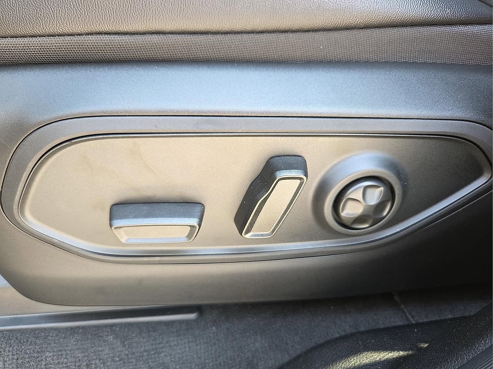 New 2025 Jeep Grand Cherokee Altitude image 15