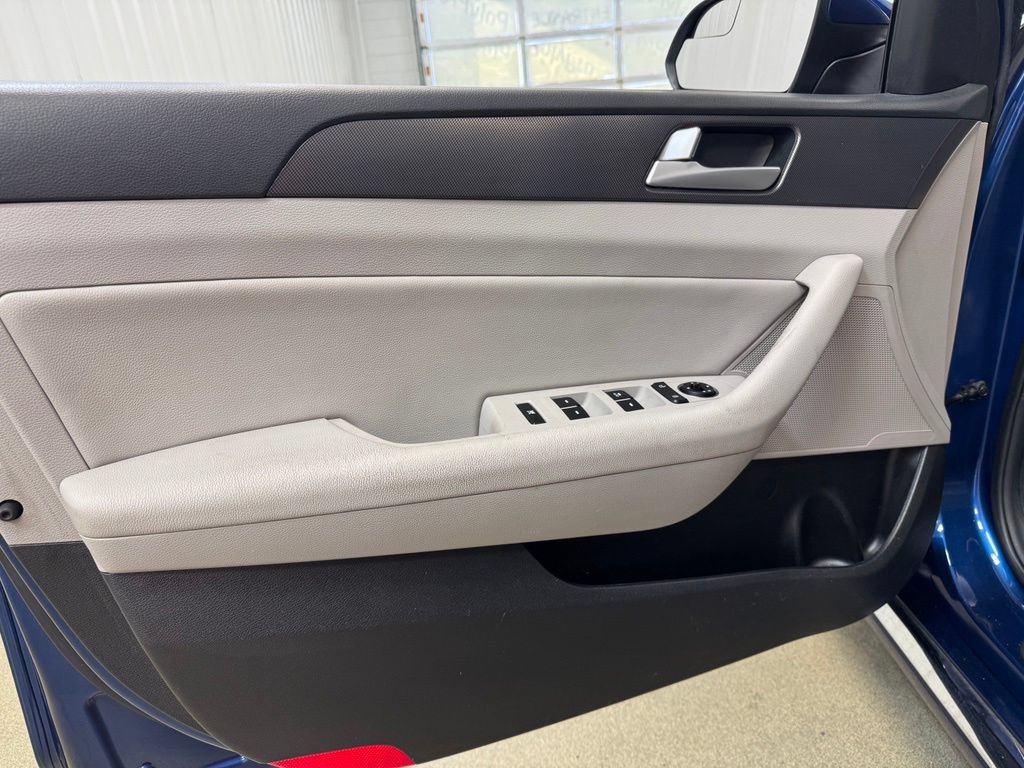 Used 2017 Hyundai Sonata Sport w/ Value Edition Package 02 FWD image 8