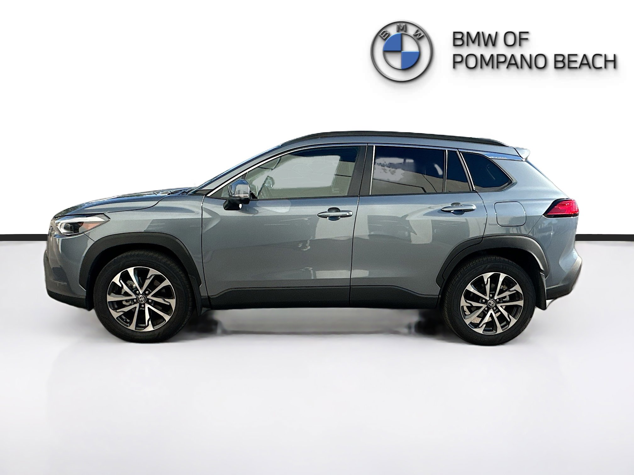 Used 2024 Toyota Corolla Cross XLE w/ Convenience Package image 4