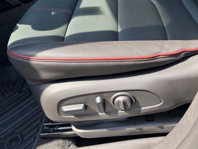 Used 2025 Chevrolet TrailBlazer RS w/ Convenience Package AWD/4WD image 16