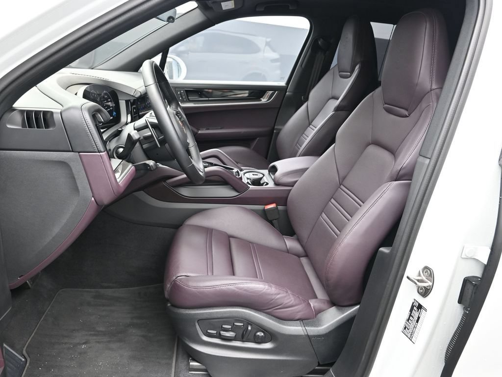 Certified 2025 Porsche Cayenne S AWD/4WD image 5