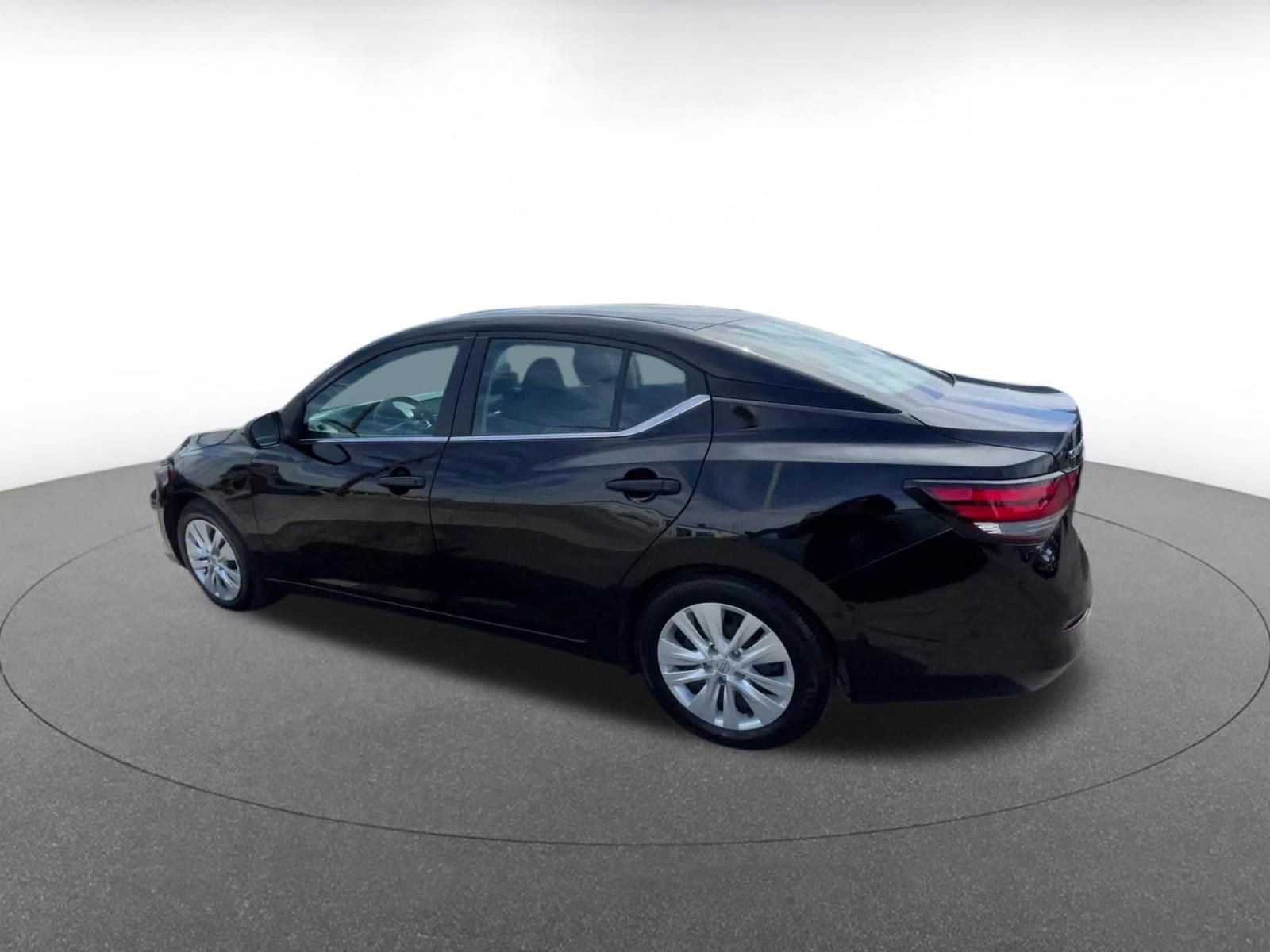 Used 2025 Nissan Sentra S image 10