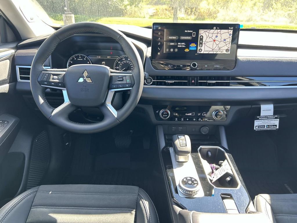 New 2025 Mitsubishi Outlander SE image 16
