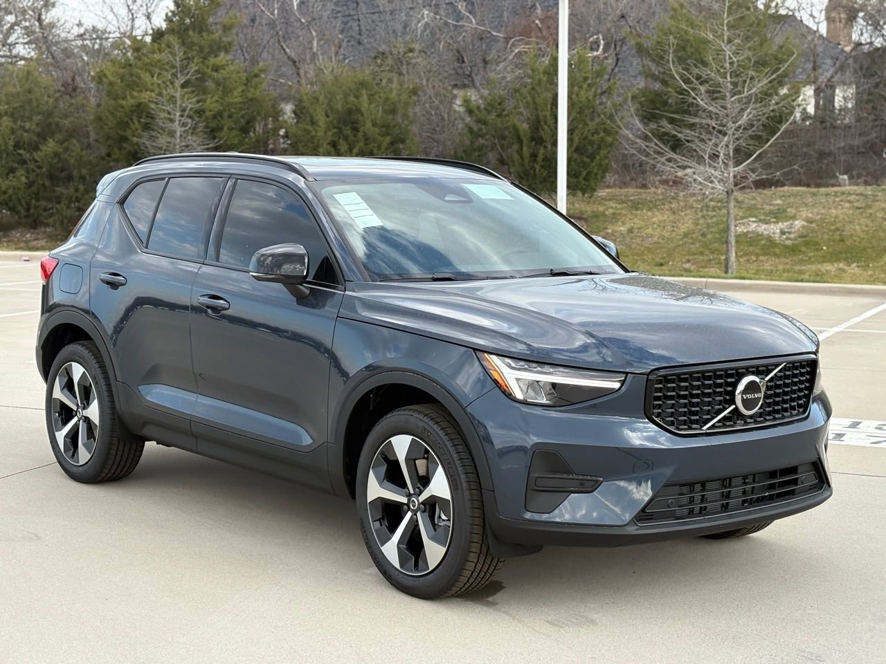 New 2026 Volvo XC40 B5 Core w/ Climate Package image 4