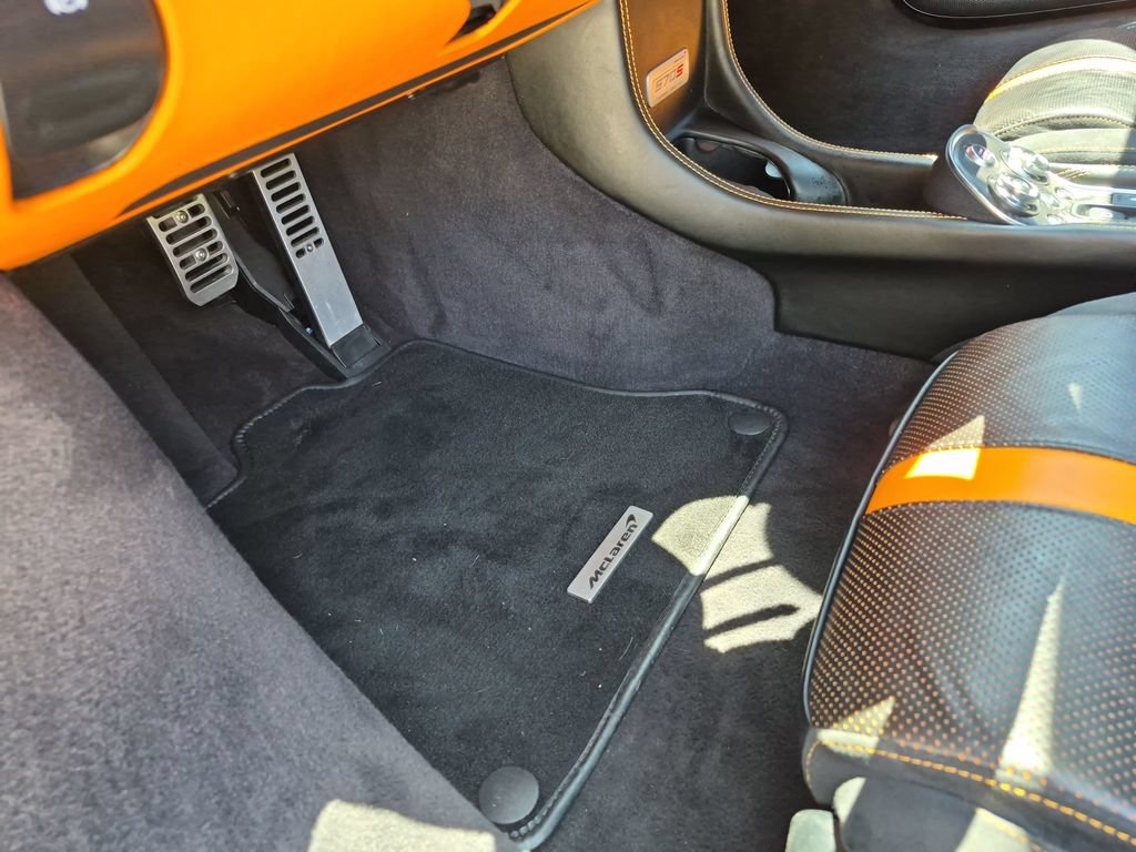 Used 2018 McLaren 570S Spider RWD image 23