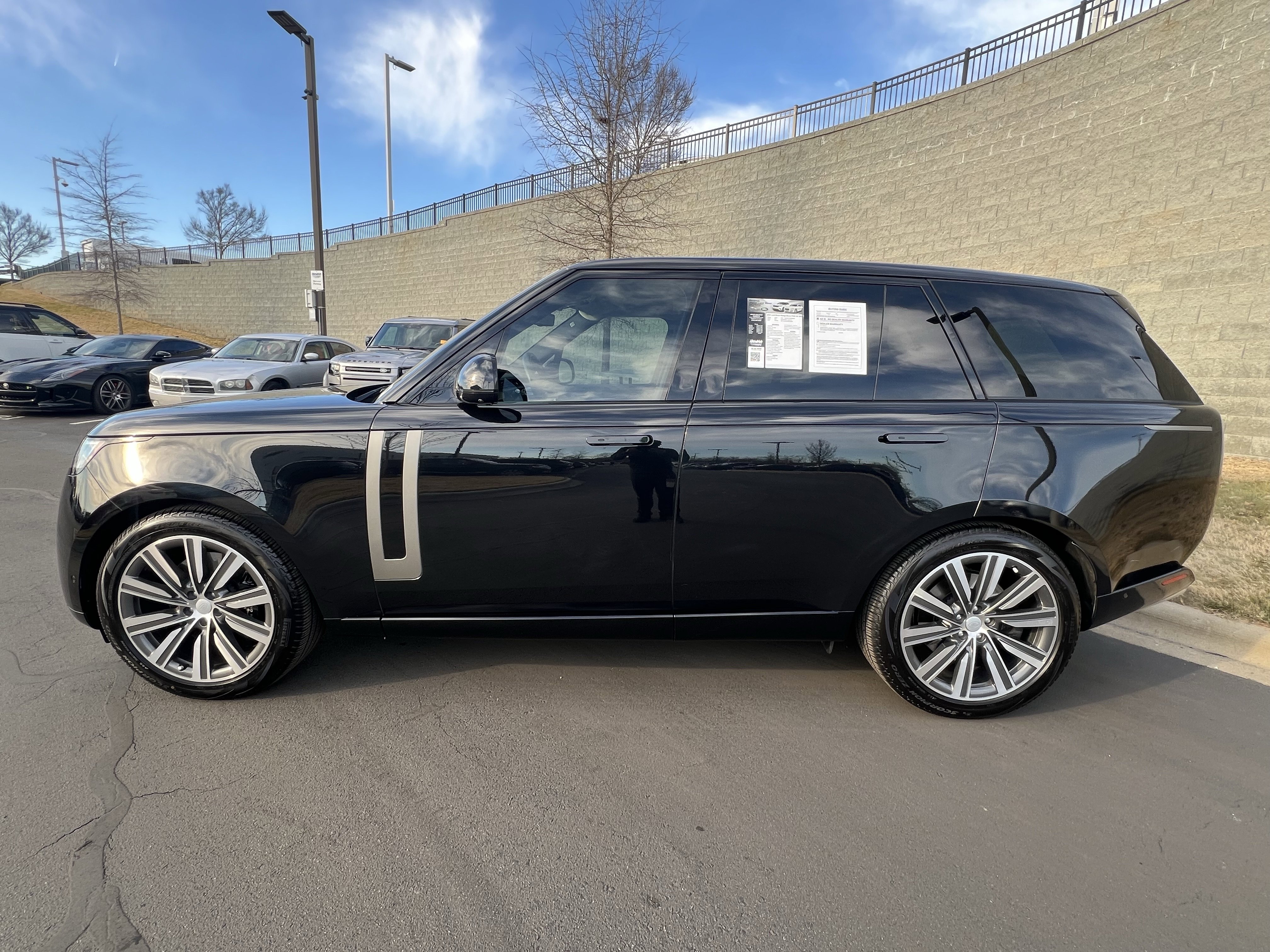 Certified 2023 Land Rover Range Rover SE image 4