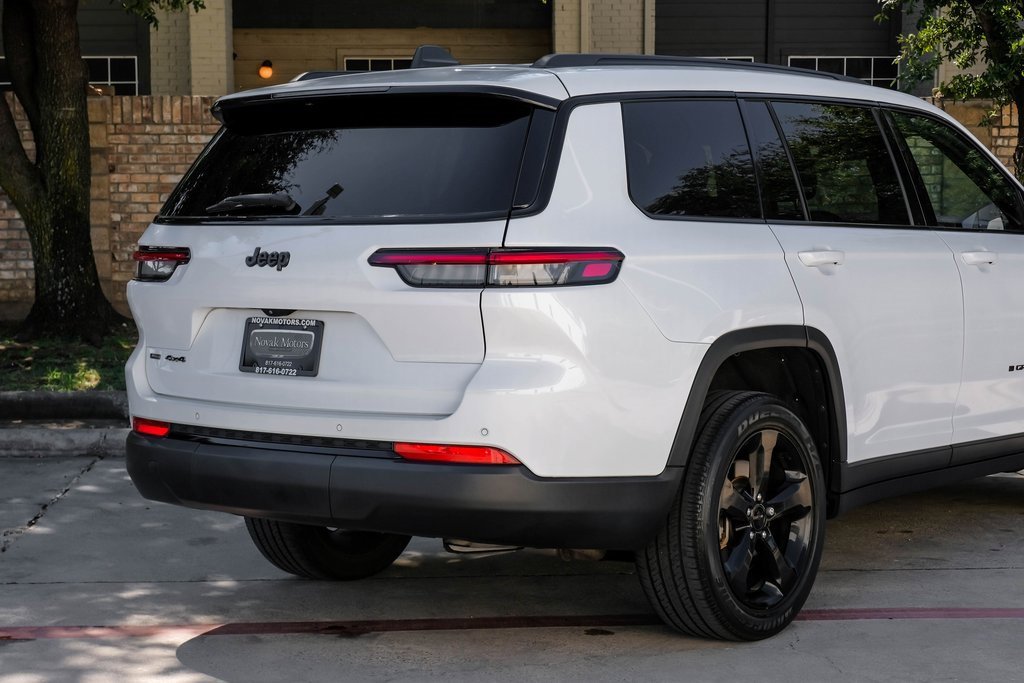 Used 2023 Jeep Grand Cherokee L Laredo image 16