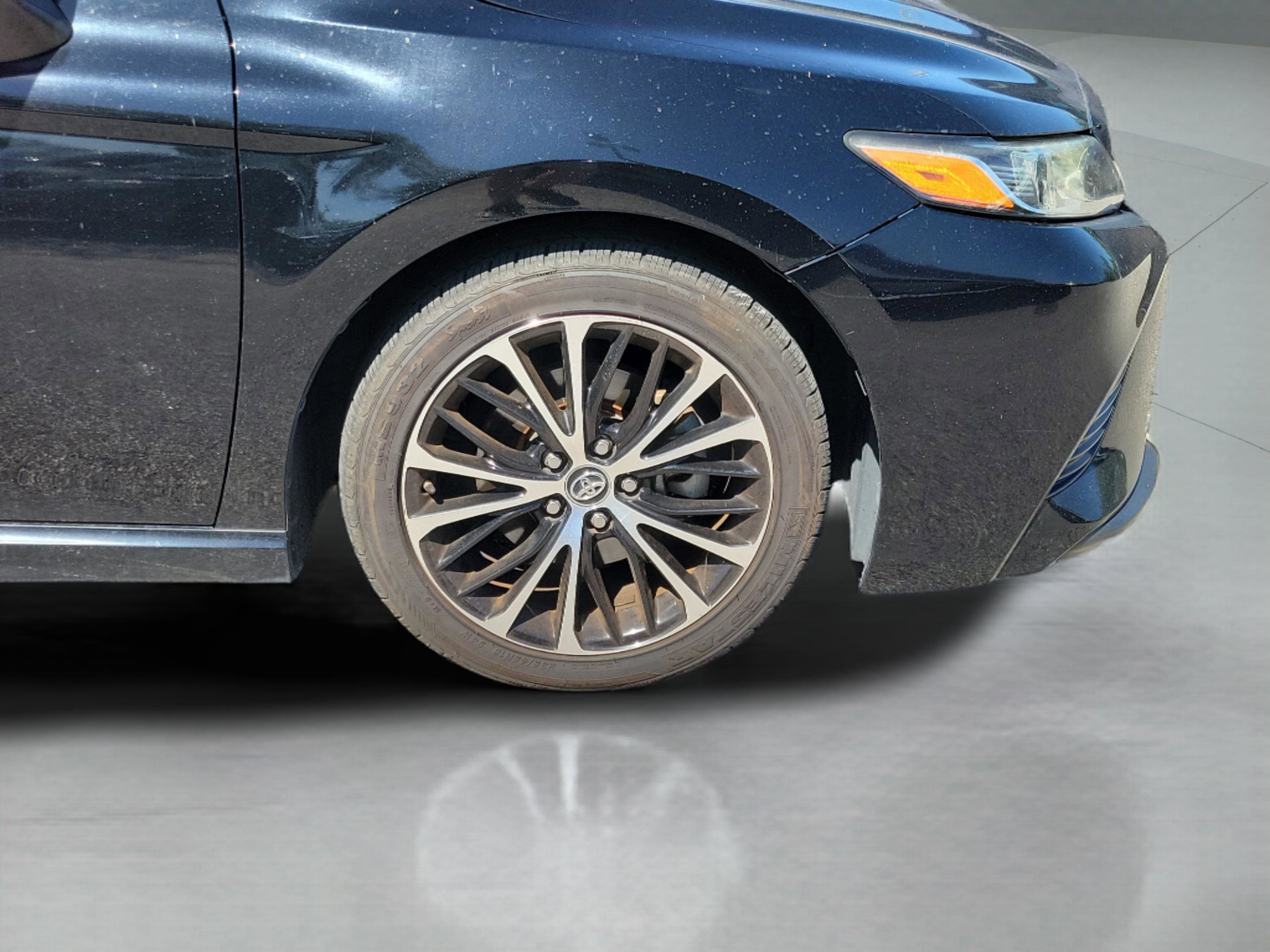 Used 2018 Toyota Camry SE FWD image 16