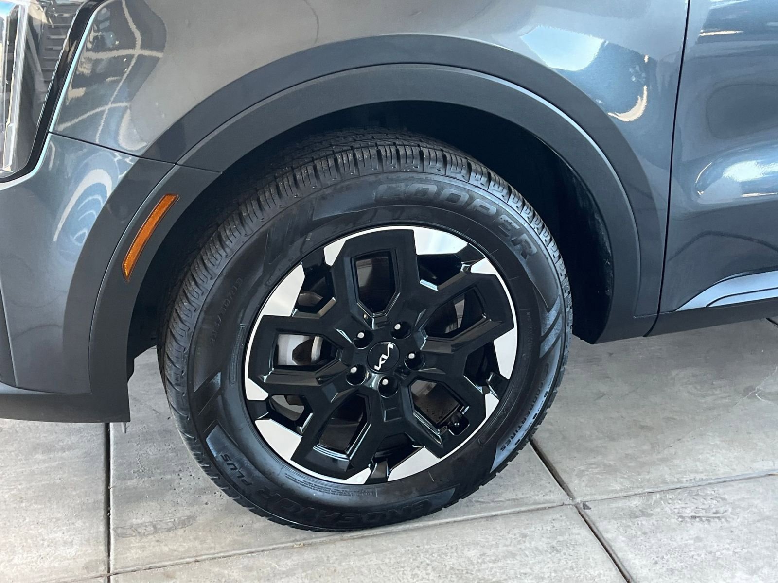 Used 2024 Kia Sorento S image 32