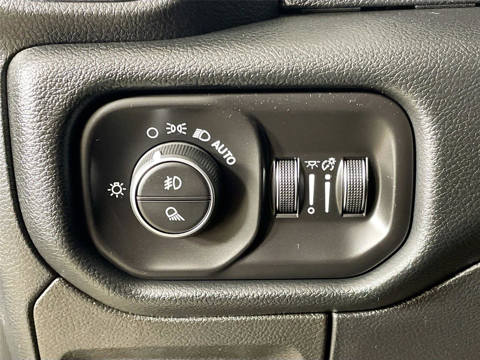 Used 2021 RAM 1500 Laramie w/ Sport Appearance Package AWD/4WD image 14