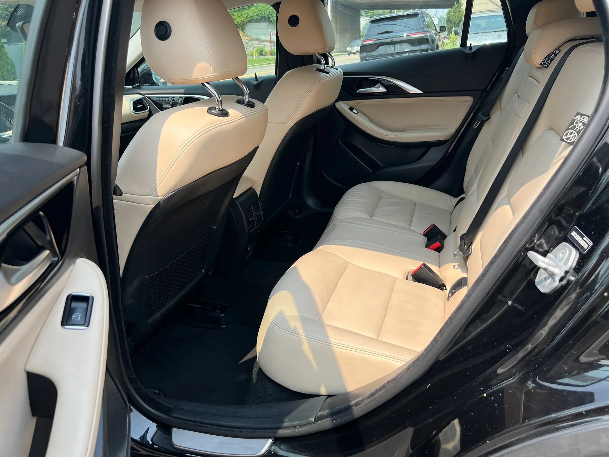 Used 2018 INFINITI QX30 Premium w/ Navigation Package AWD/4WD image 28