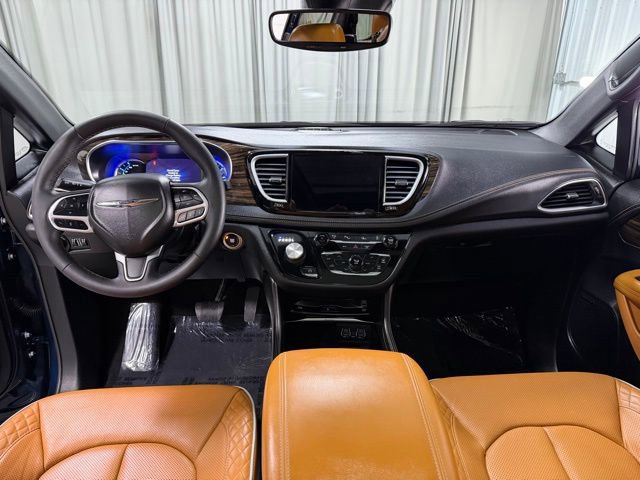 Used 2023 Chrysler Pacifica Pinnacle image 13