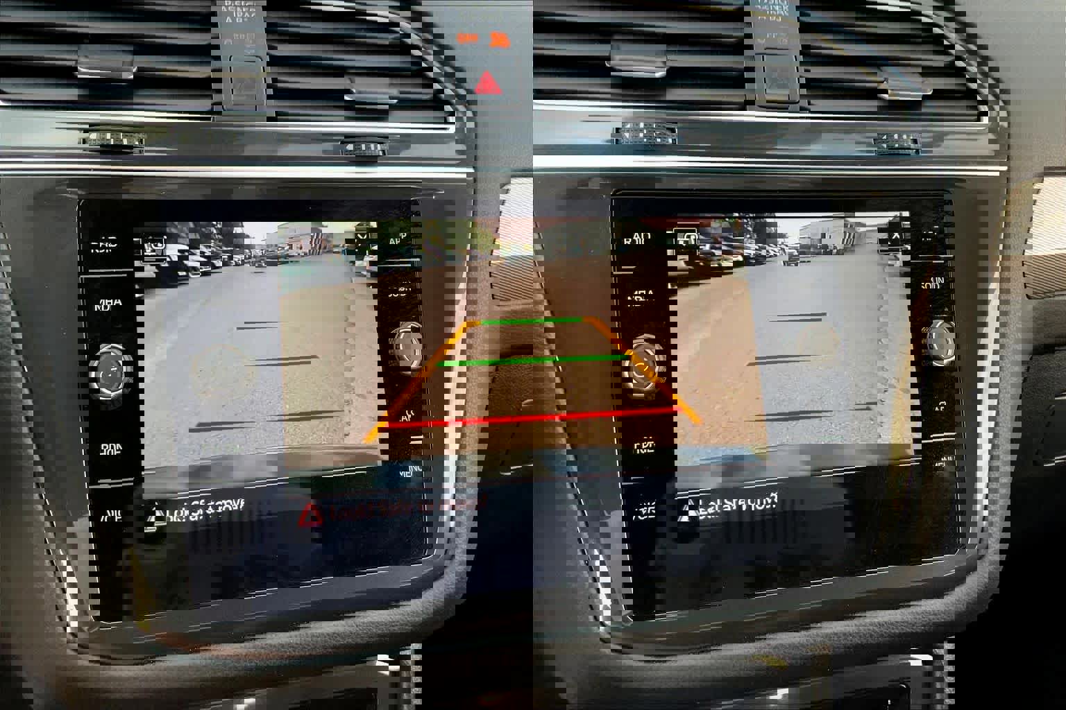 Used 2024 Volkswagen Tiguan SE image 25