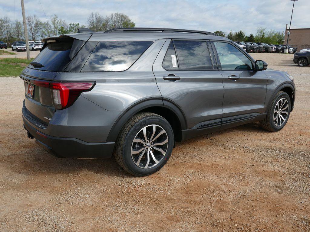 New 2026 Ford Explorer ST-Line image 5