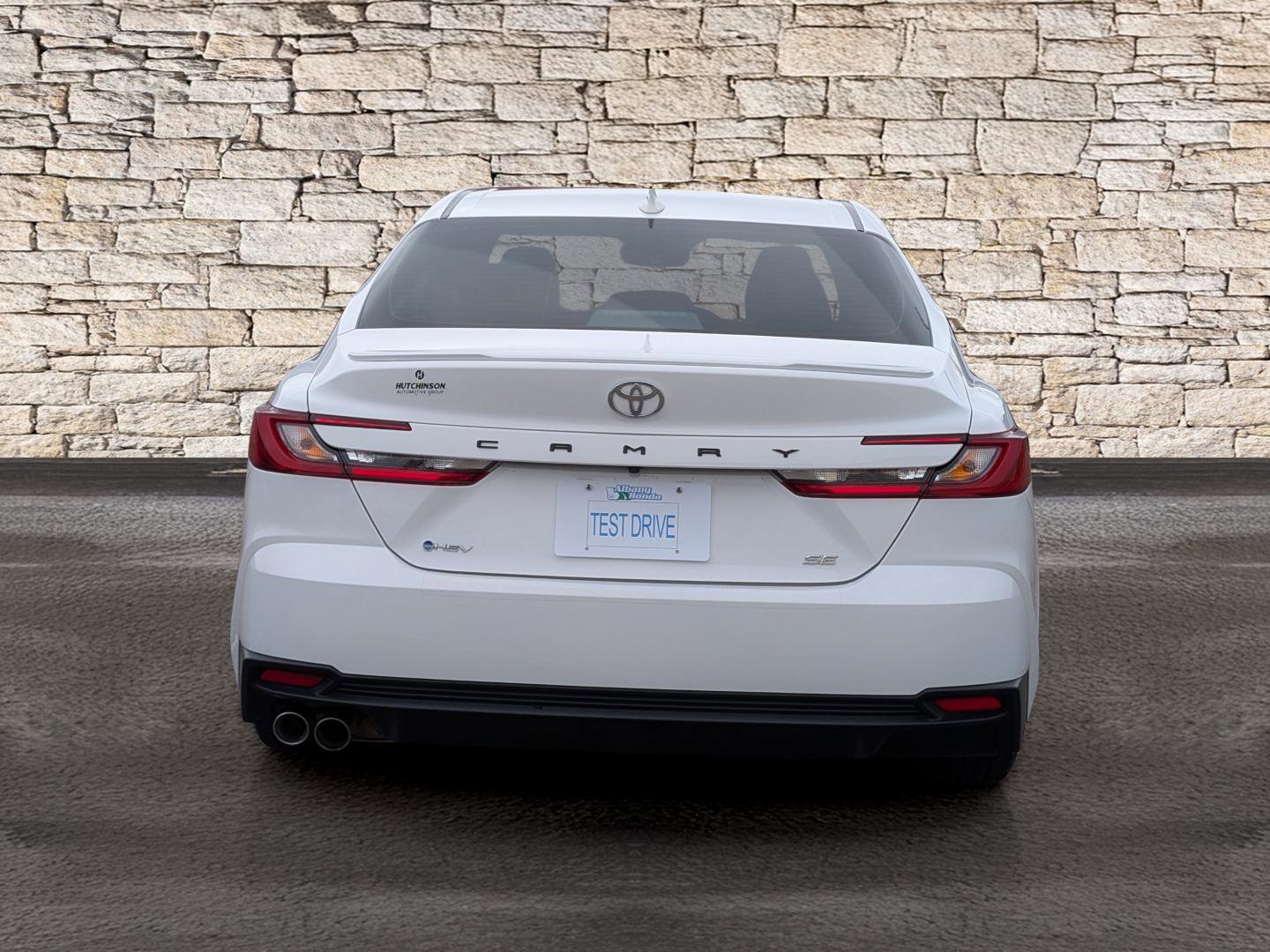 Used 2025 Toyota Camry SE image 6