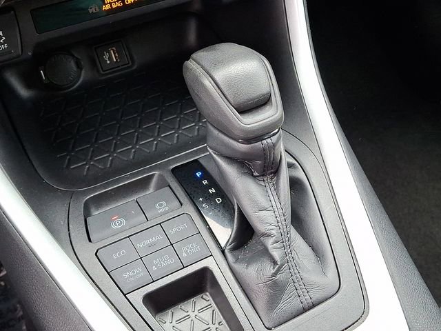 Used 2024 Toyota RAV4 LE AWD/4WD image 17
