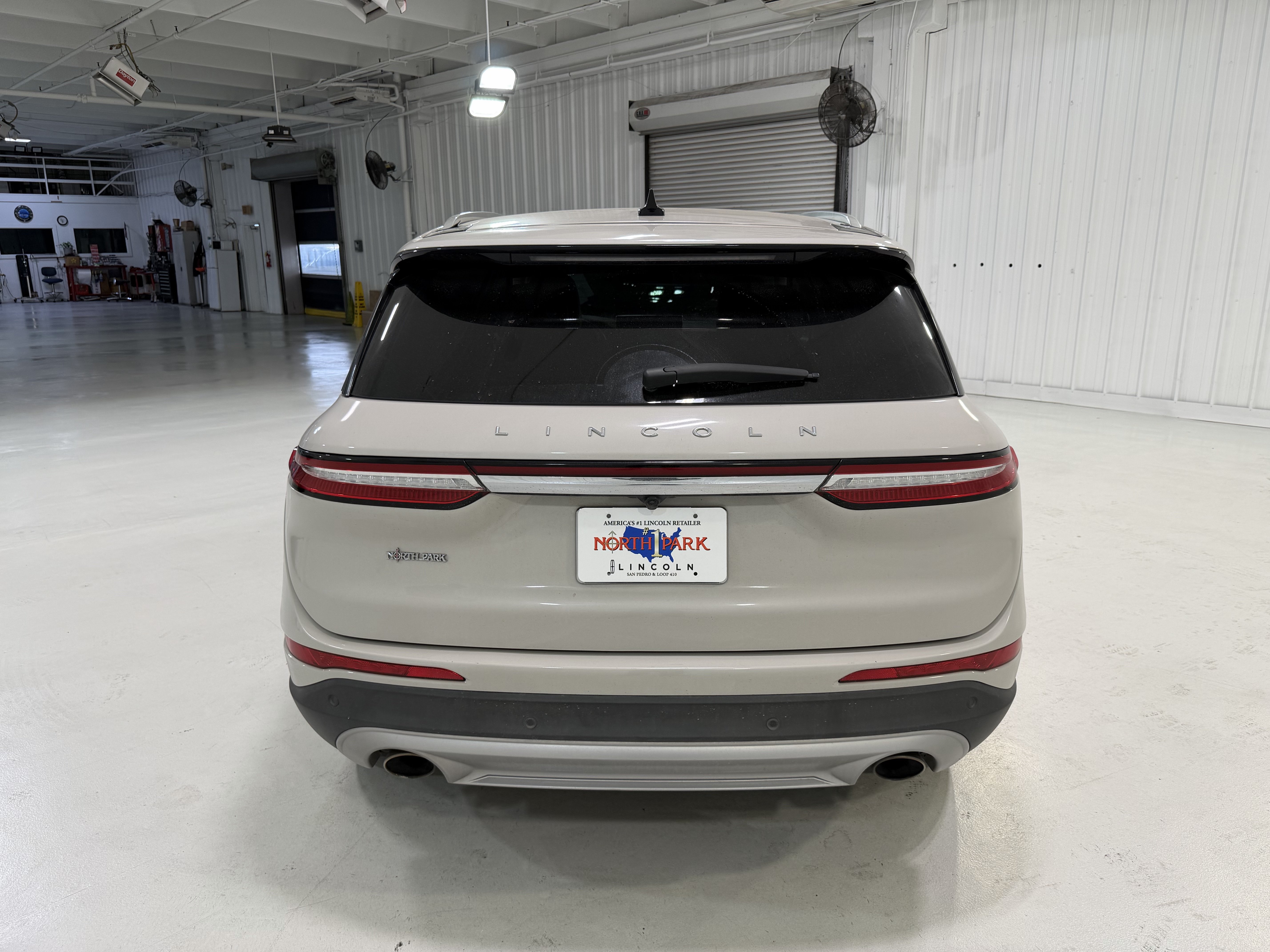 Used 2023 Lincoln Corsair Reserve FWD image 4