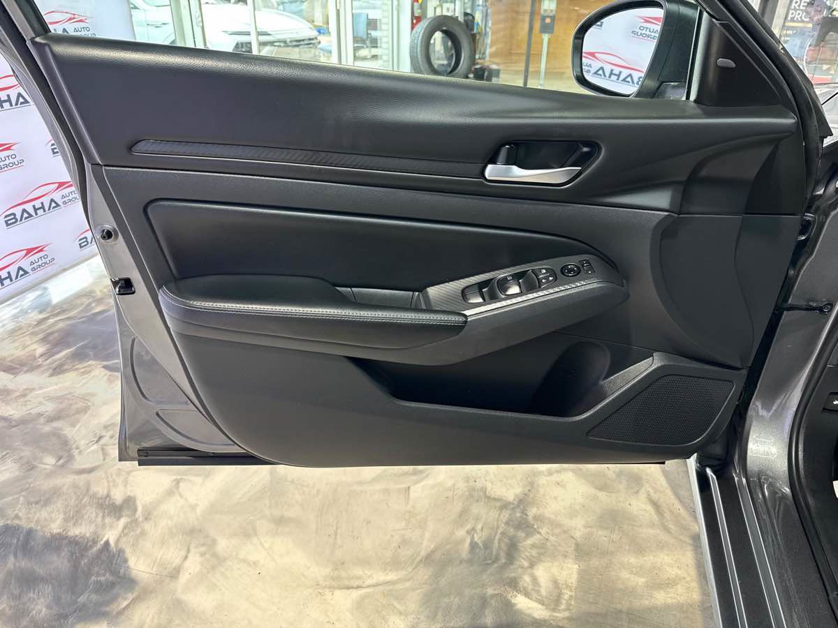 Used 2025 Nissan Altima 2.5 SV AWD/4WD image 34