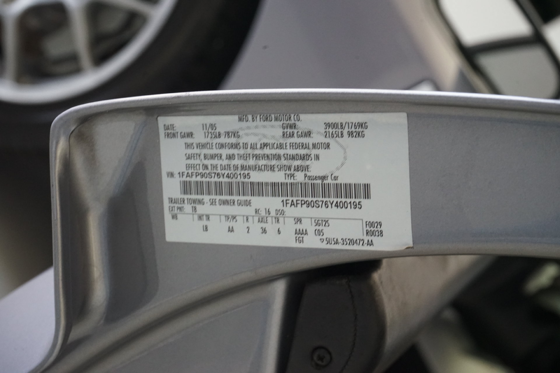 Used 2006 Ford GT RWD image 26