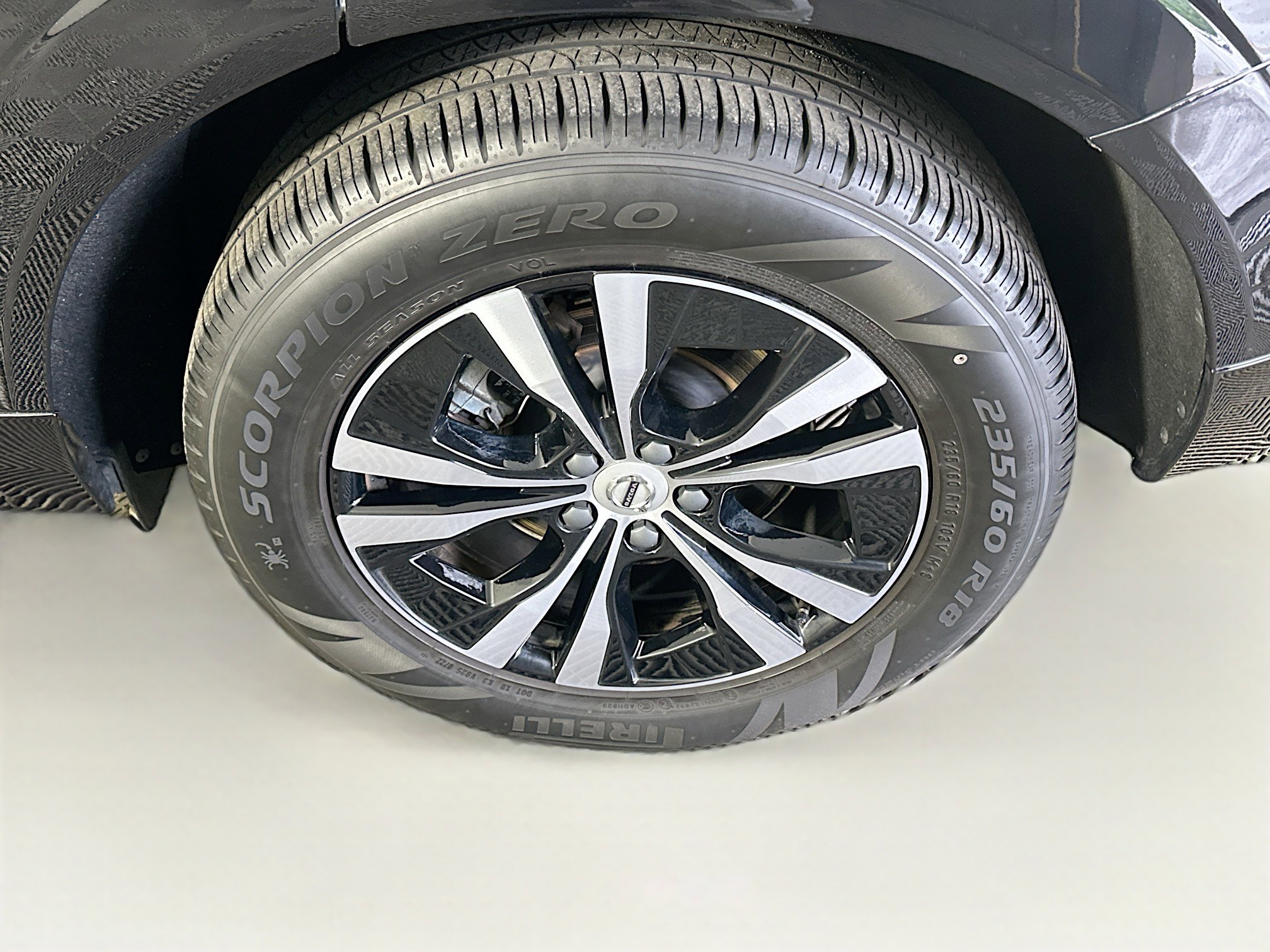 Used 2023 Volvo XC60 B5 Core AWD/4WD image 11