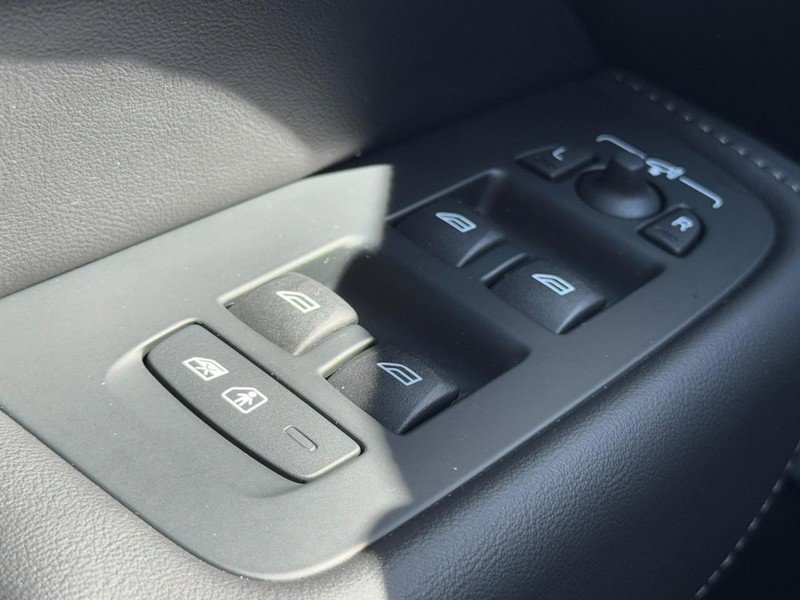 Certified 2023 Volvo XC60 T8 Ultimate w/ Climate Package image 24