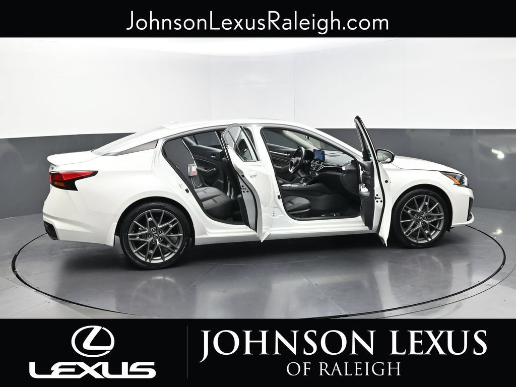 Used 2023 Nissan Altima 2.0 SR FWD image 32