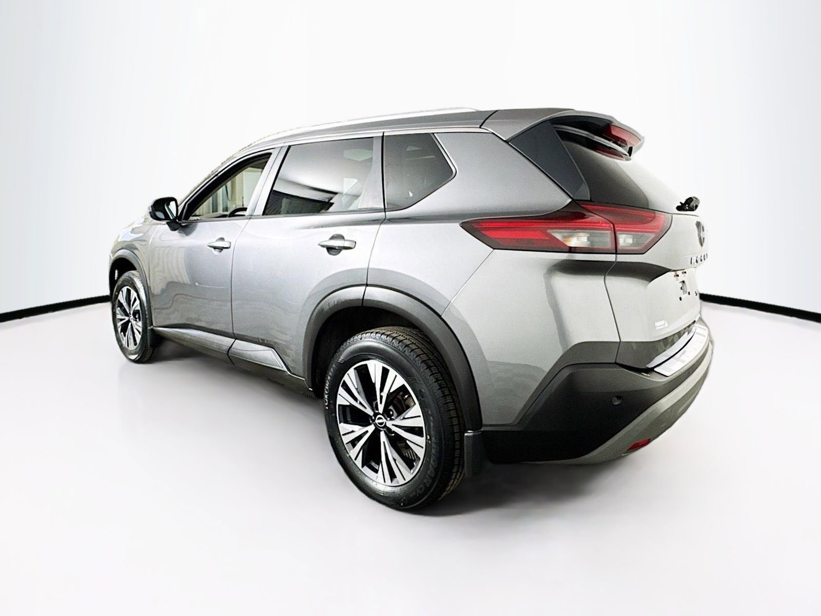 Used 2022 Nissan Rogue SV w/ SV Premium Package image 5