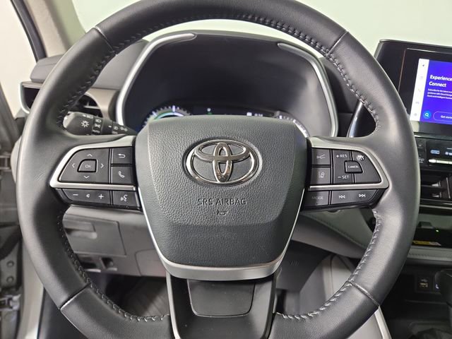 Used 2024 Toyota Highlander XLE AWD/4WD image 22