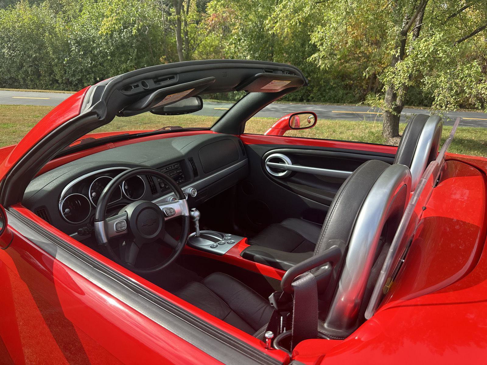 Used 2004 Chevrolet SSR w/ Preferred Equipment Group RWD image 10