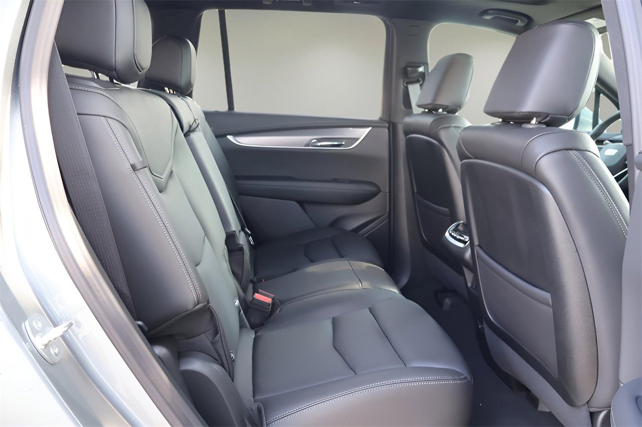 New 2025 Cadillac XT6 Luxury image 21