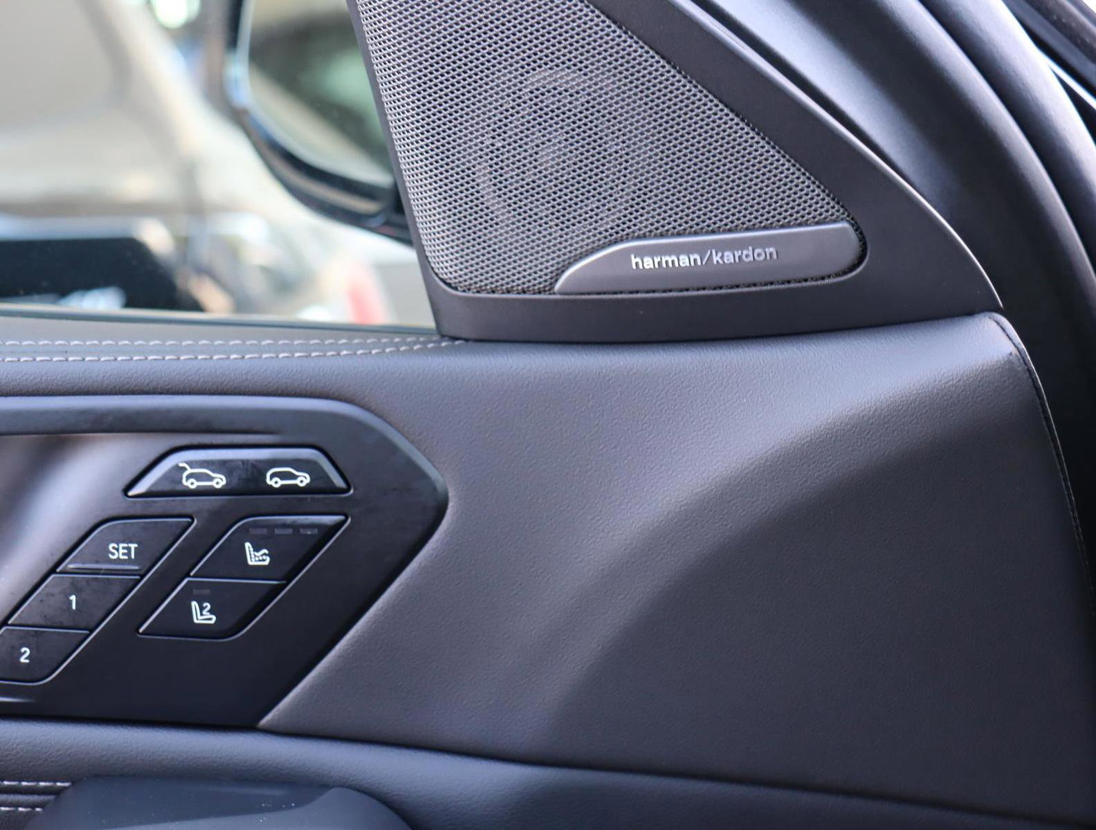 Used 2024 BMW X6 xDrive40i w/ Executive Package image 20