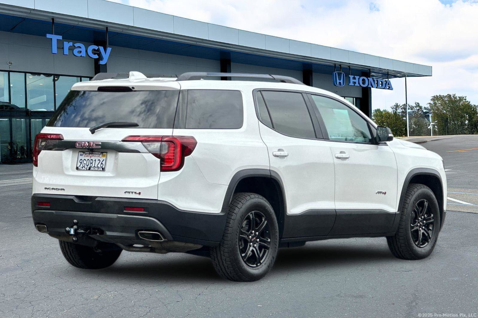 Used 2022 GMC Acadia AT4 w/ Technology Package image 5