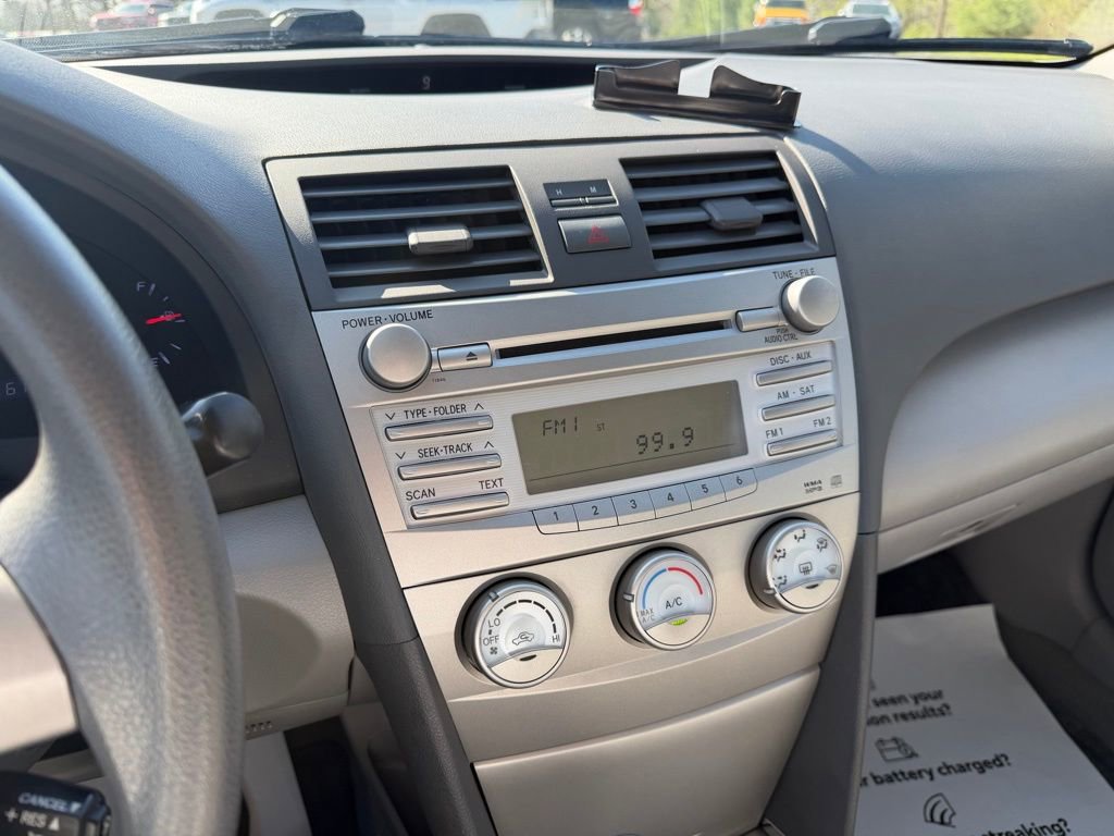 Used 2011 Toyota Camry LE FWD image 19