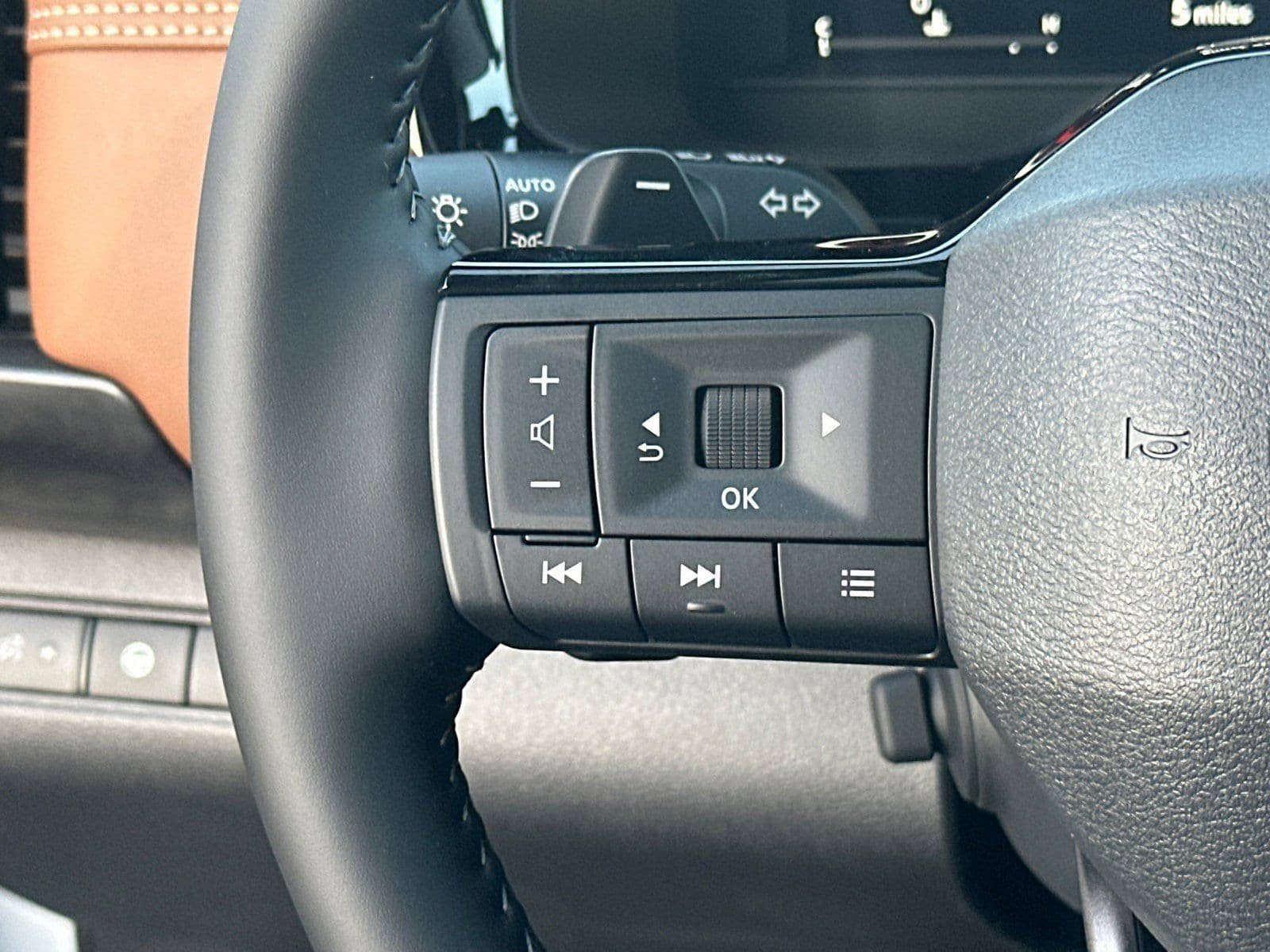New 2026 Nissan Pathfinder Platinum image 25