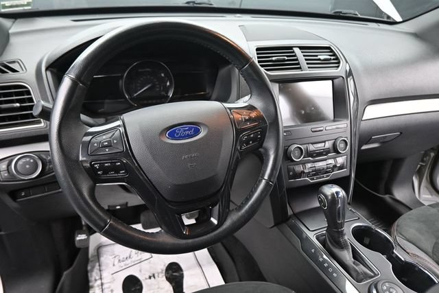 Used 2019 Ford Explorer XLT w/ Equipment Group 202A AWD/4WD image 29