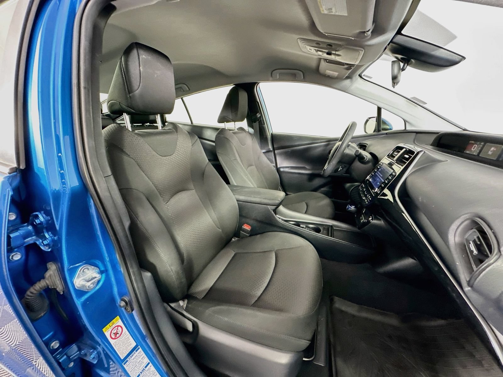 Used 2021 Toyota Prius LE AWD/4WD image 27