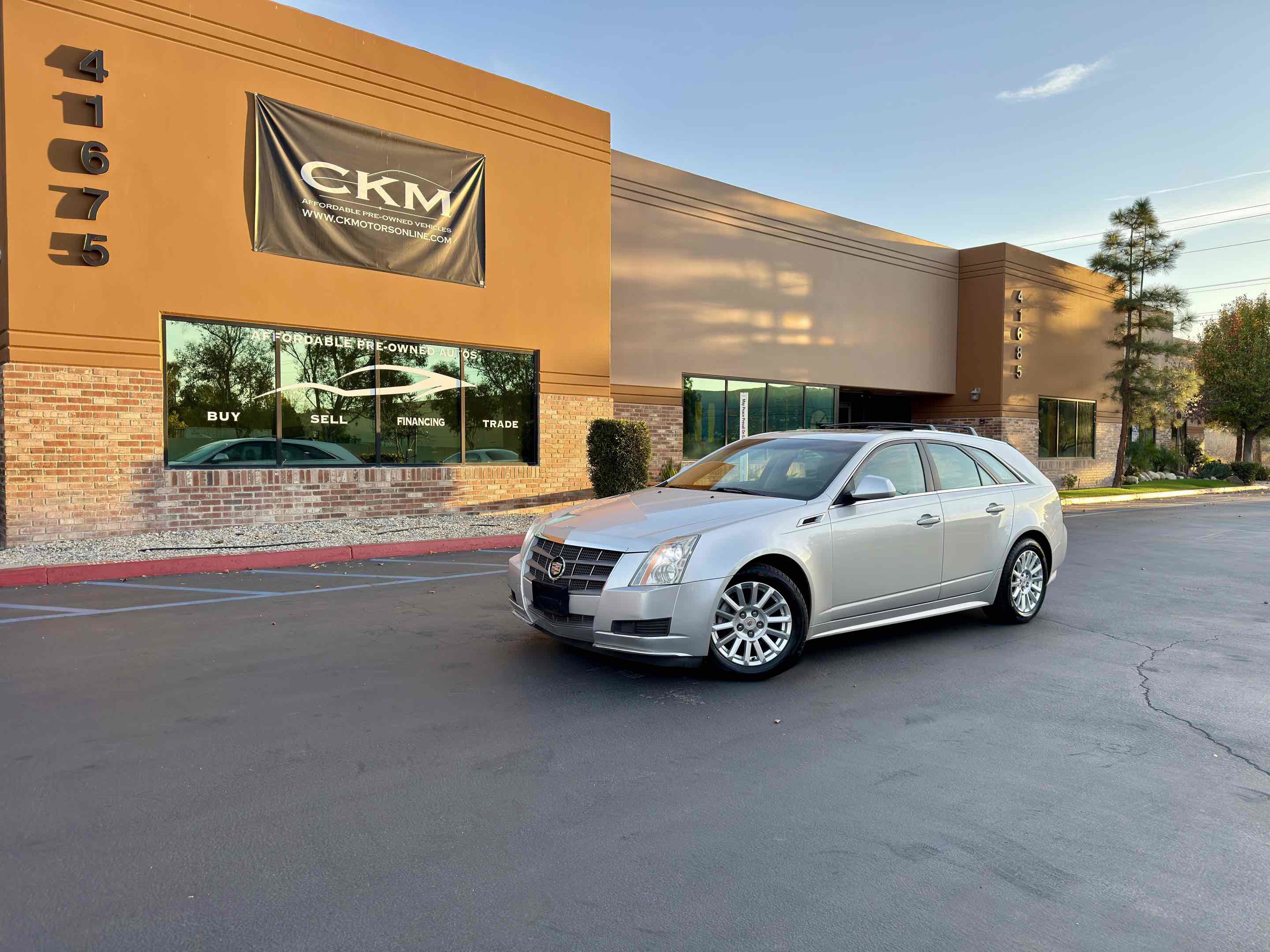 Used 2011 Cadillac CTS AWD Wagon image 2