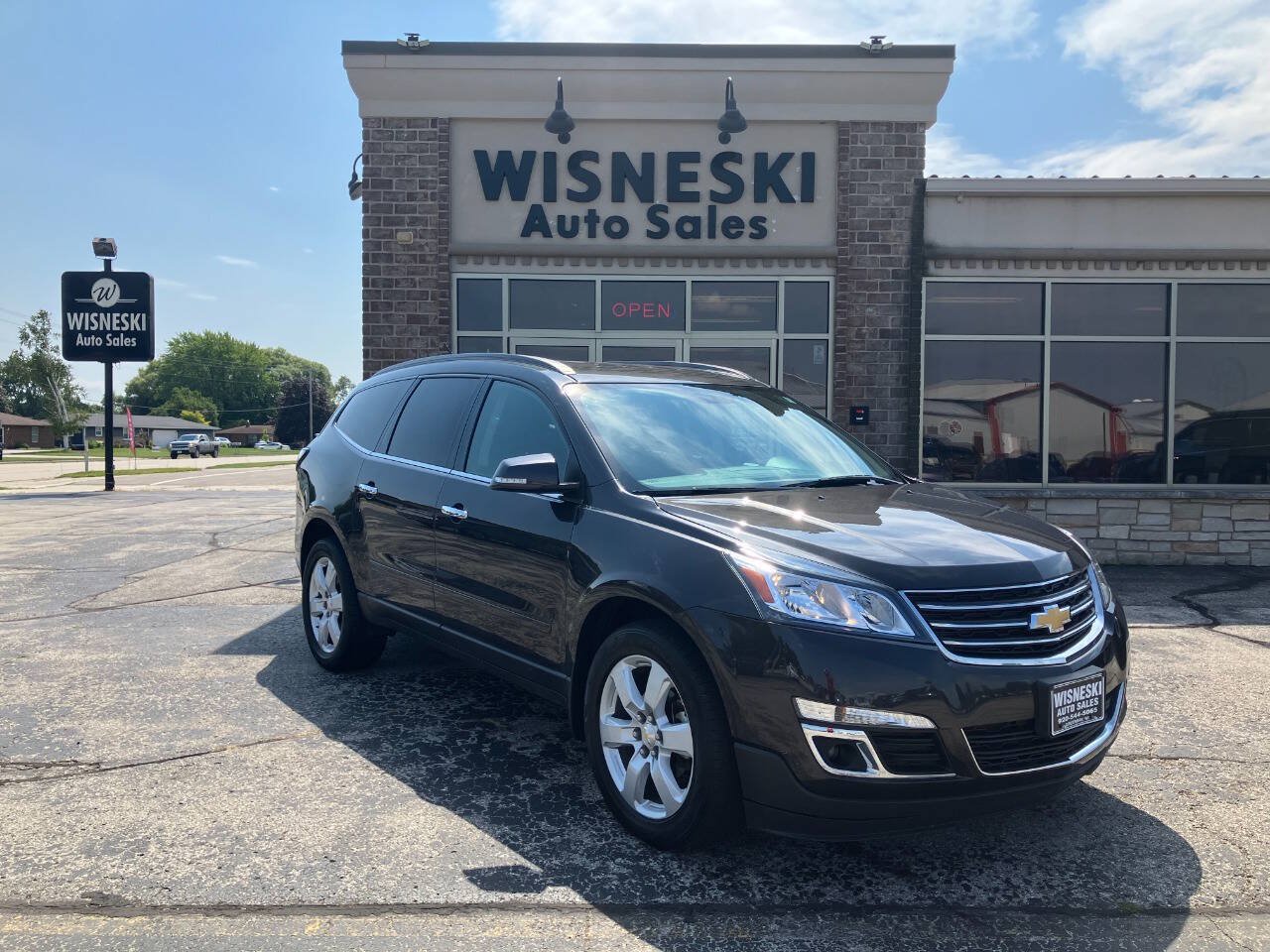 Used 2017 Chevrolet Traverse LT w/ Style and Technology Package AWD/4WD image 1
