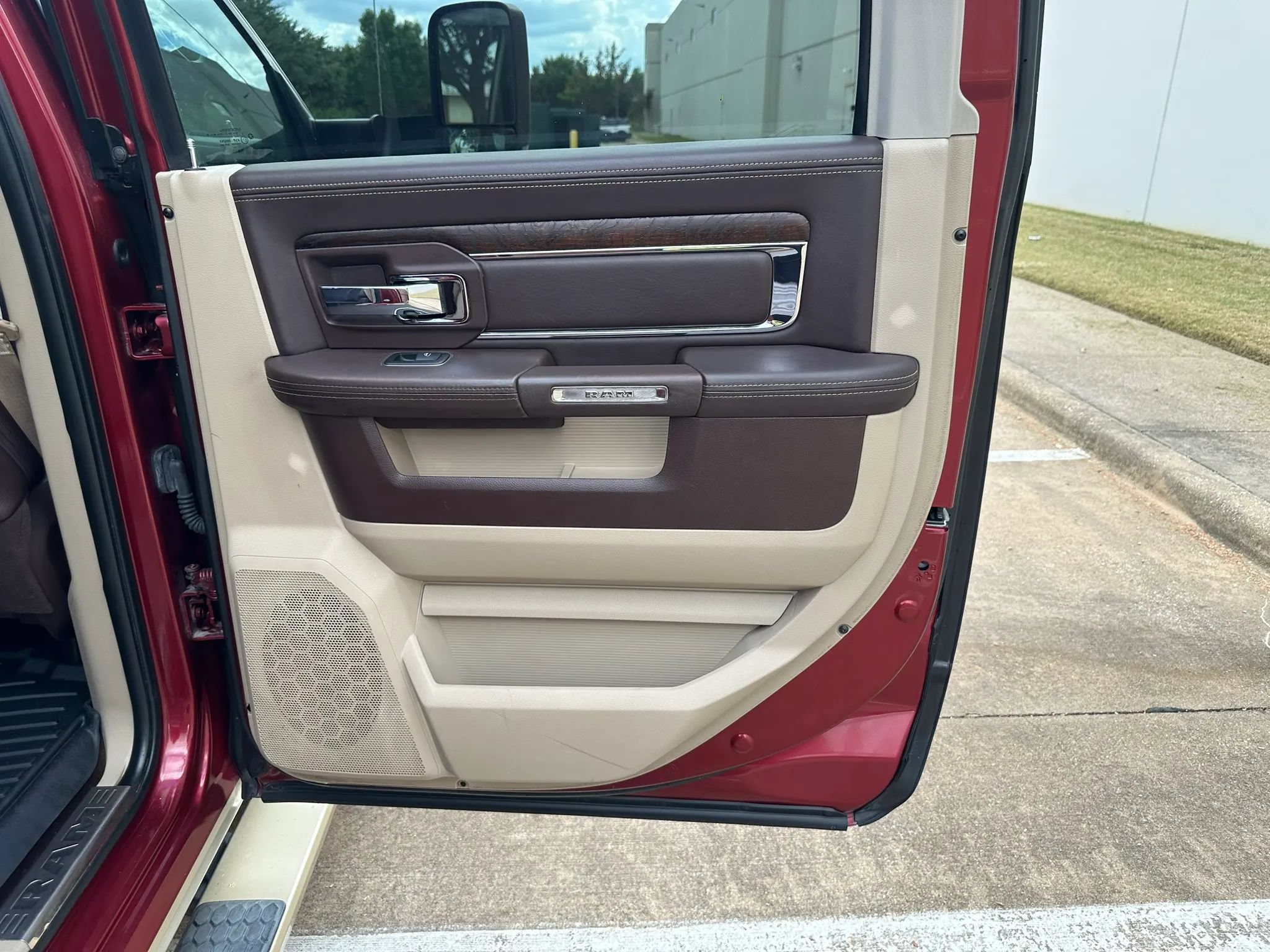 Used 2015 RAM 3500 Laramie Longhorn AWD/4WD image 27