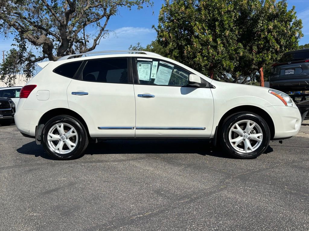 Used 2011 Nissan Rogue SV image 2