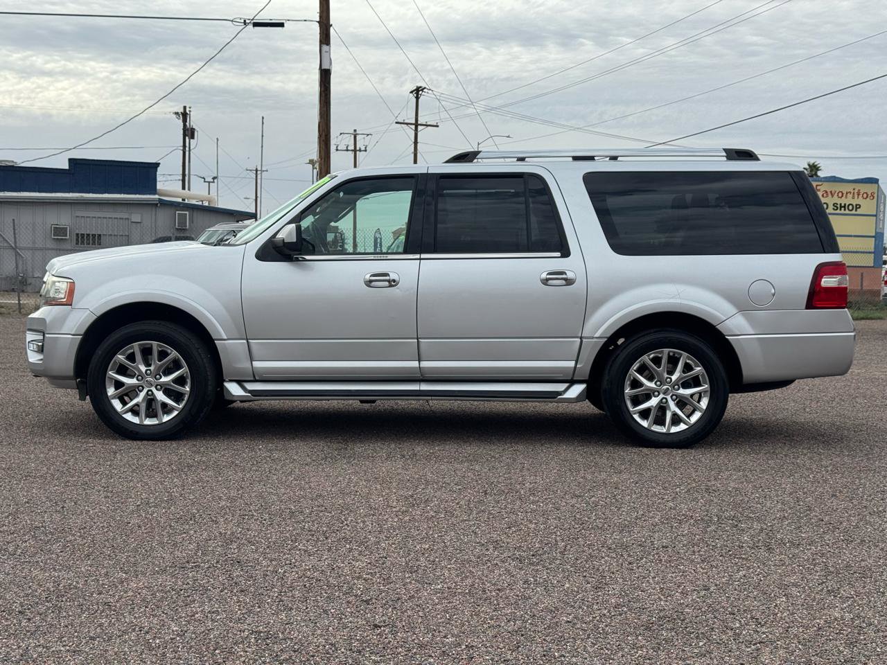 Used 2017 Ford Expedition EL Limited image 3