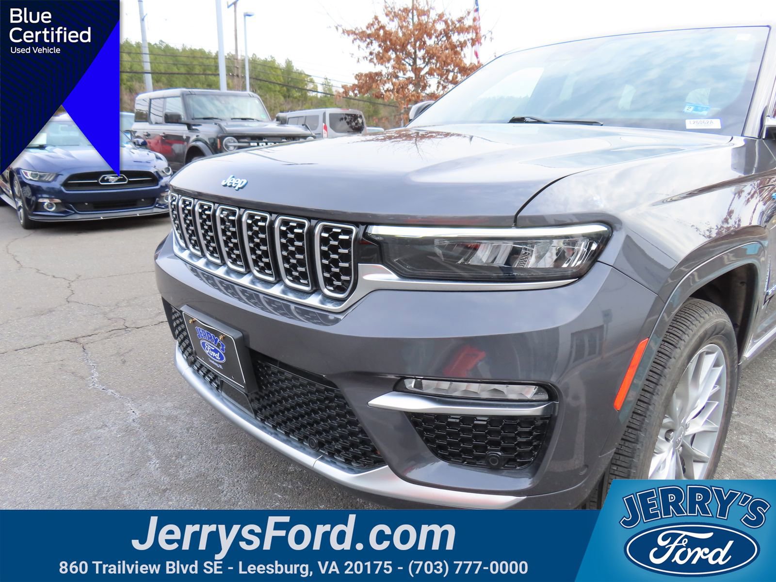 Used 2023 Jeep Grand Cherokee Summit w/ Luxury Tech Group V image 10