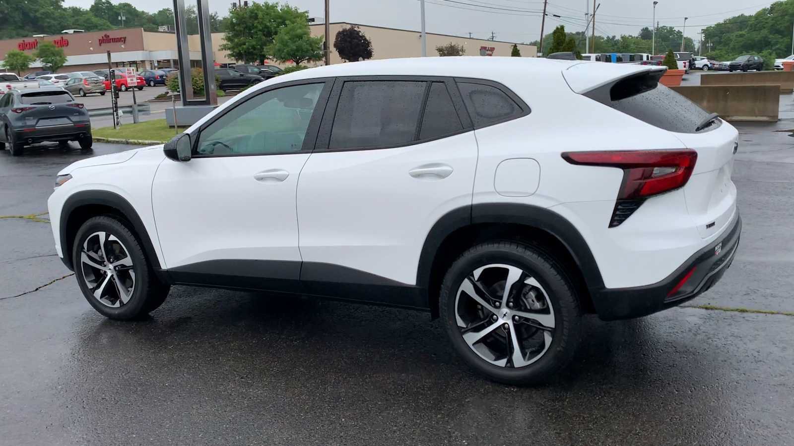 Certified 2024 Chevrolet Trax RS w/ Driver Confidence Package FWD image 6
