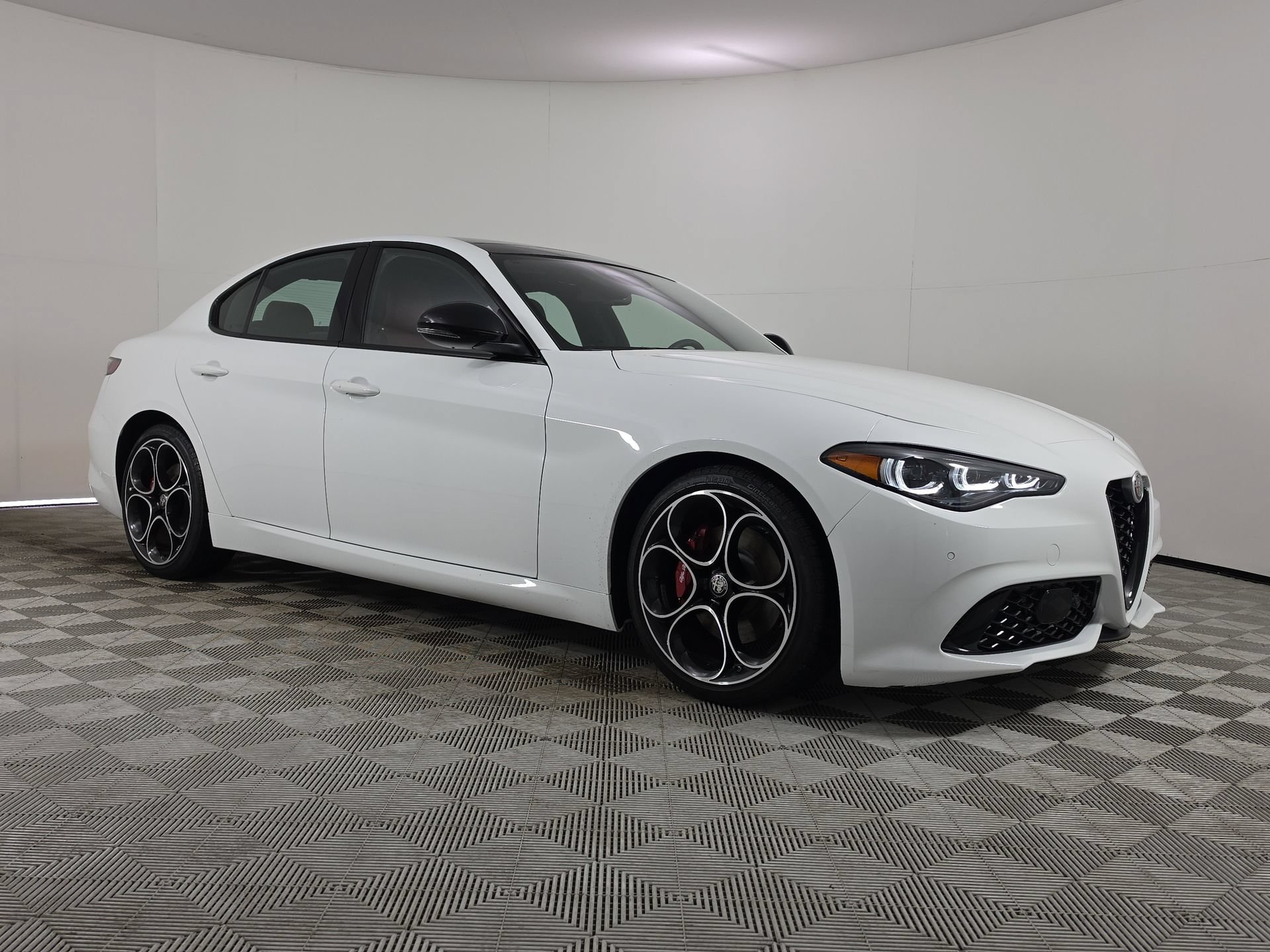Used 2025 Alfa Romeo Giulia w/ Veloce Package Rwd