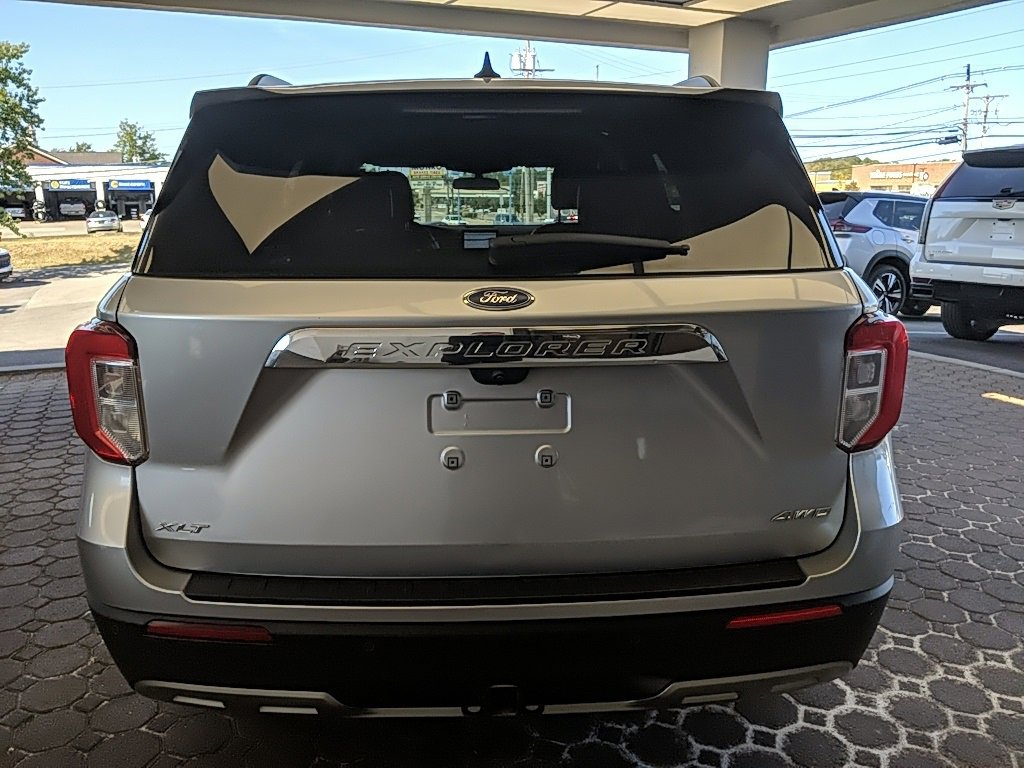 Used 2021 Ford Explorer XLT w/ Equipment Group 202A image 6