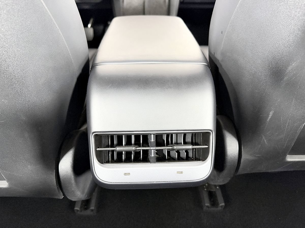 Used 2023 Tesla Model 3 Standard Range RWD image 46
