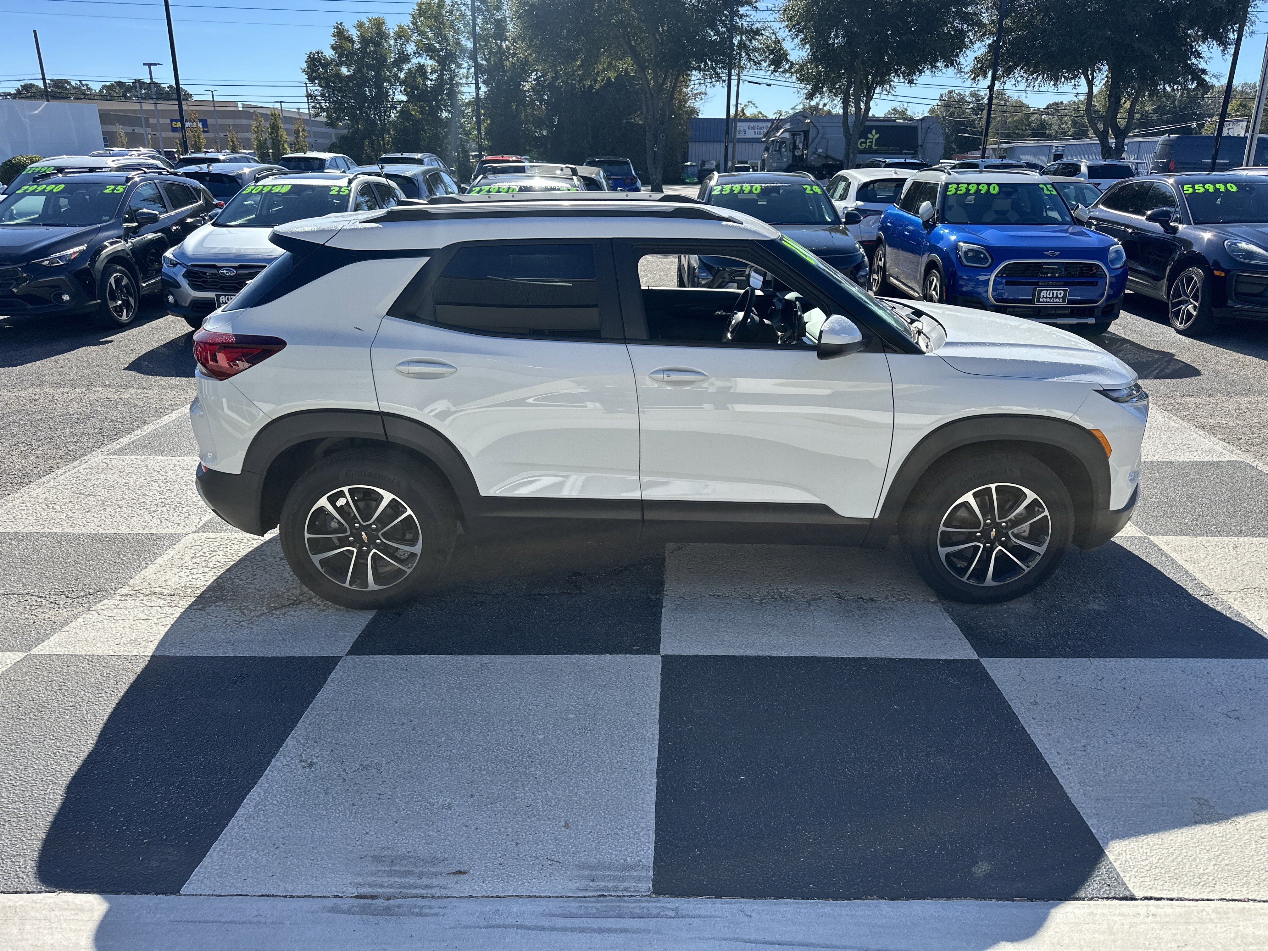 Used 2025 Chevrolet TrailBlazer LT w/ Convenience Package image 3
