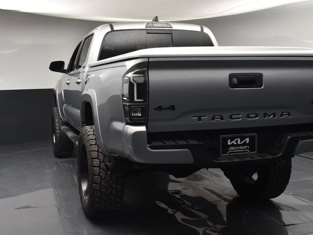 Used 2022 Toyota Tacoma SR5 w/ Technology Package image 6